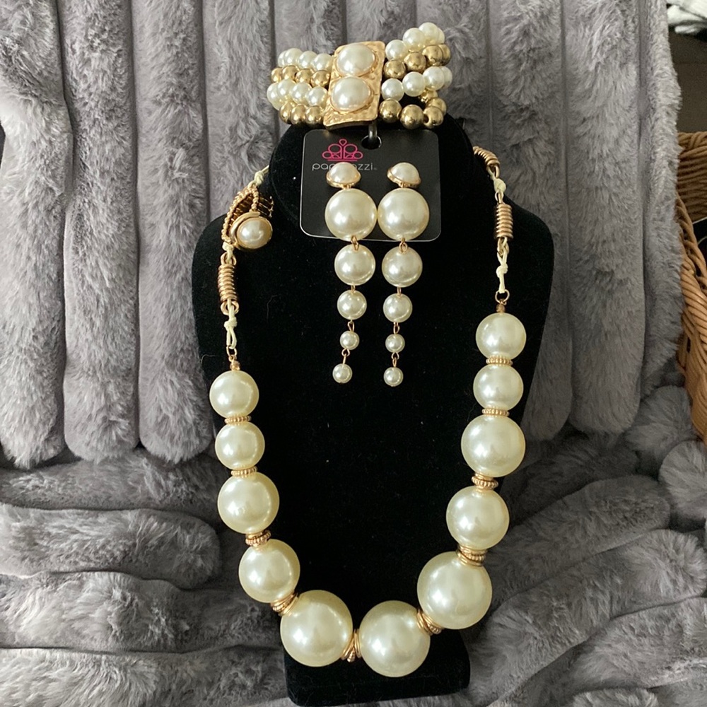 Vintage Paparazzi Accessories Pearl set